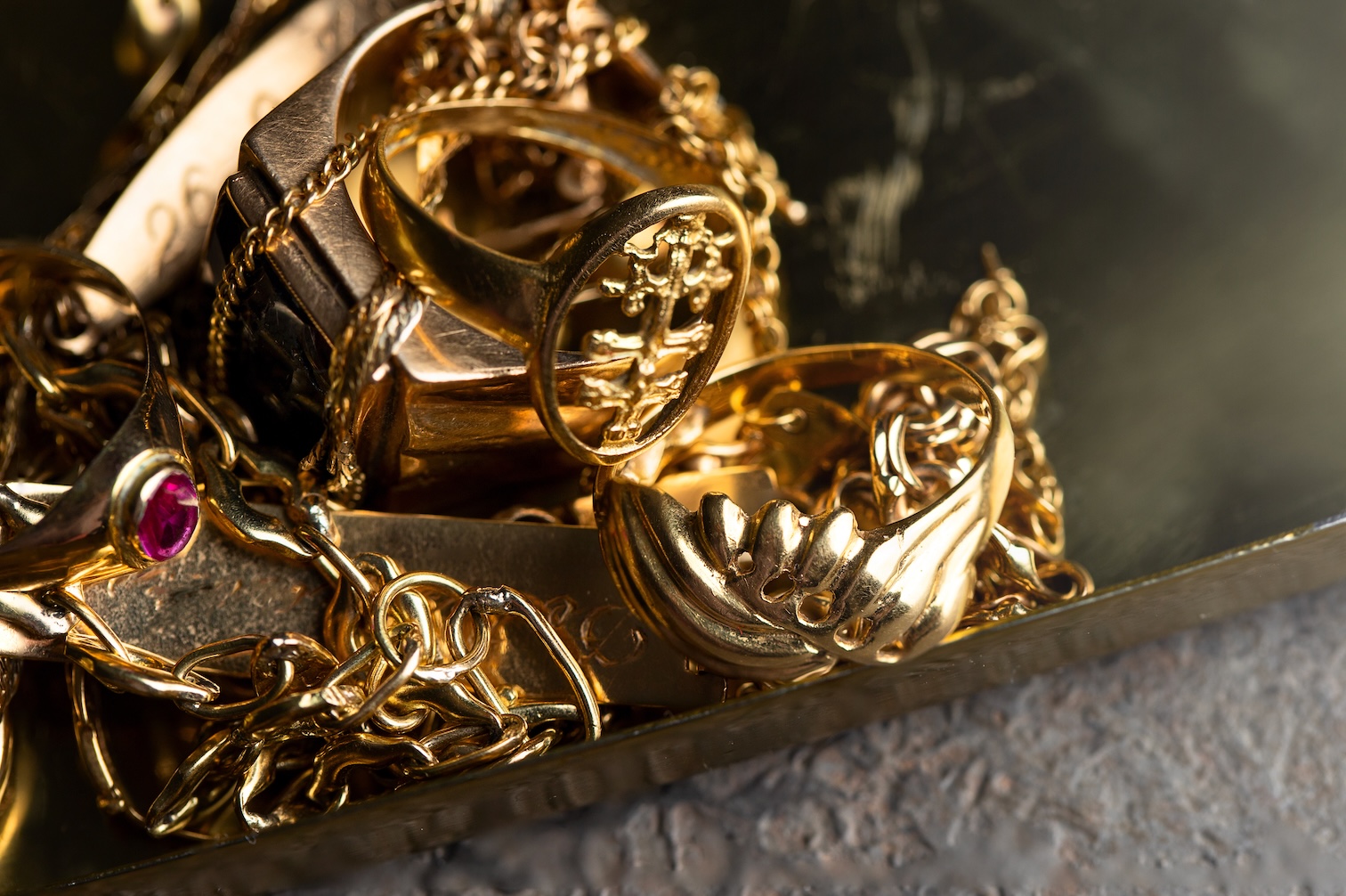 Gold jewelry (rings and chains)